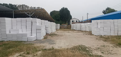  如何對擠塑板進行現(xiàn)場的施工操作呢？